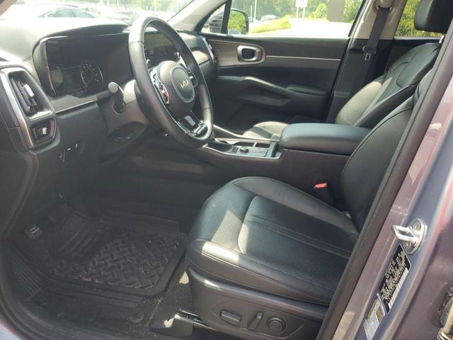 Photo of 2023 Everlasting Silver Kia Sorento