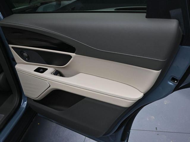 Photo of 2025 Blue Metallic Lincoln Nautilus