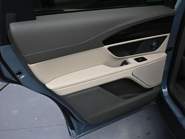 Photo of 2025 Blue Metallic Lincoln Nautilus