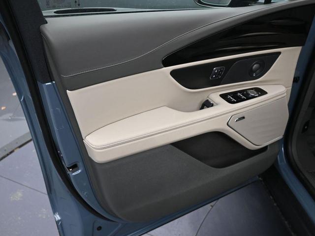 Photo of 2025 Blue Metallic Lincoln Nautilus