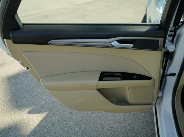 Photo of 2014 White Ford Fusion