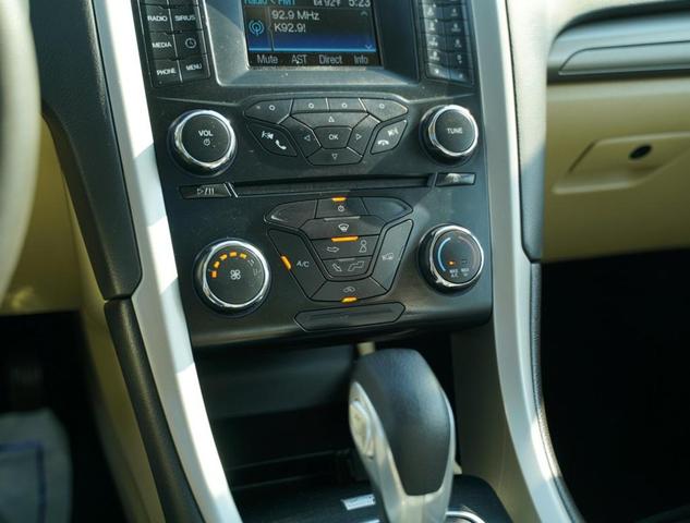 Photo of 2014 White Ford Fusion