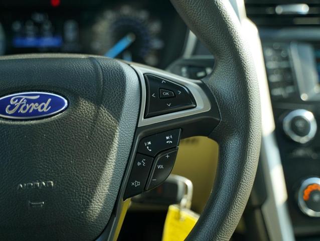 Photo of 2014 White Ford Fusion