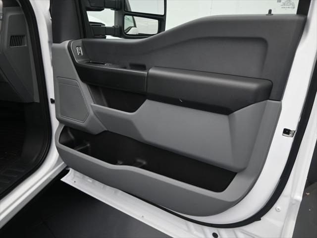 Photo of 2025 Oxford White Ford F-250