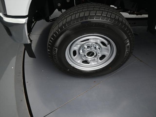 Photo of 2025 Oxford White Ford F-250