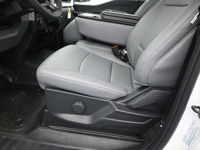 Photo of 2025 Oxford White Ford F-250