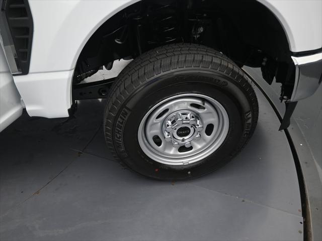 Photo of 2025 Oxford White Ford F-250
