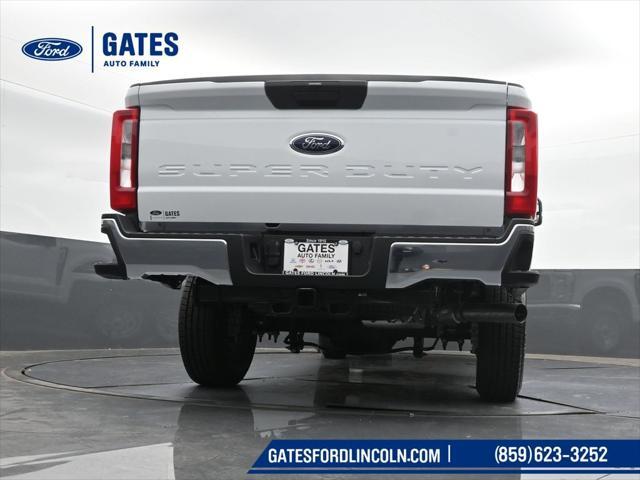 Photo of 2025 Oxford White Ford F-250