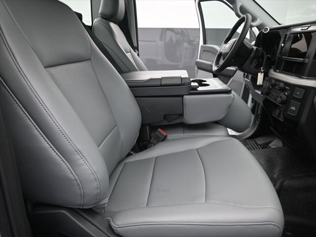 Photo of 2025 Oxford White Ford F-250