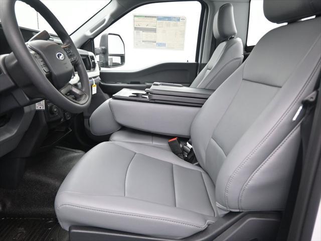 Photo of 2025 Oxford White Ford F-250