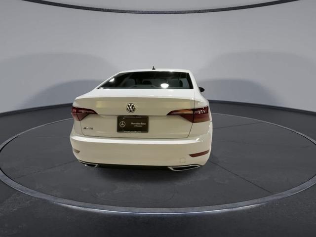 Photo of 2019 Pure White Volkswagen Jetta
