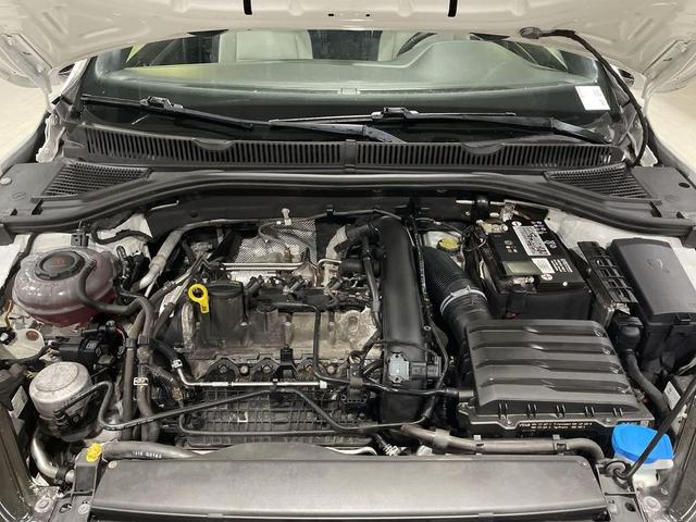 Photo of 2019 Pure White Volkswagen Jetta