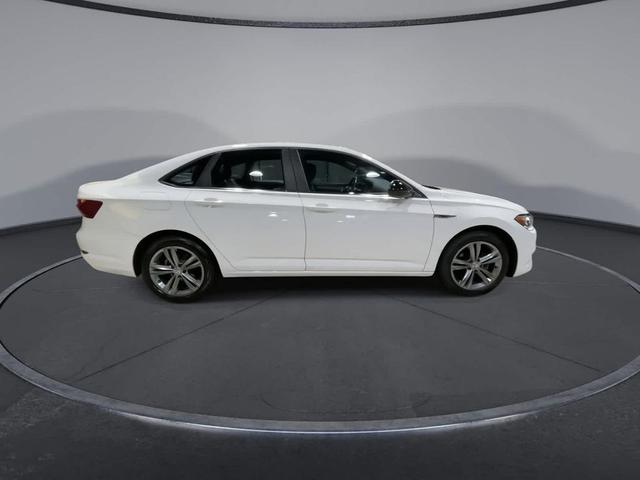 Photo of 2019 Pure White Volkswagen Jetta