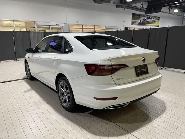 Photo of 2019 Pure White Volkswagen Jetta