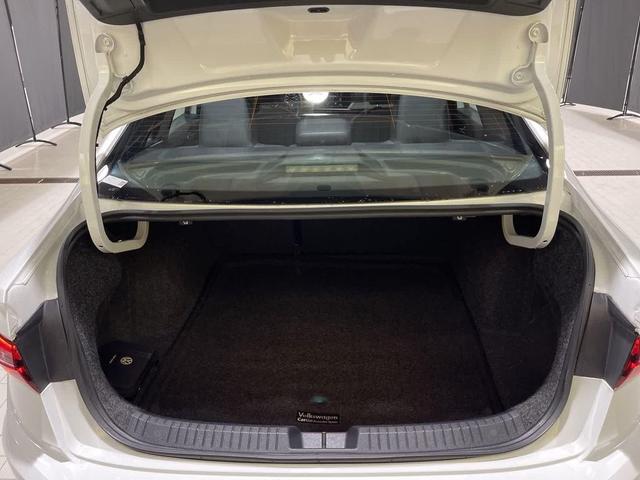 Photo of 2019 Pure White Volkswagen Jetta