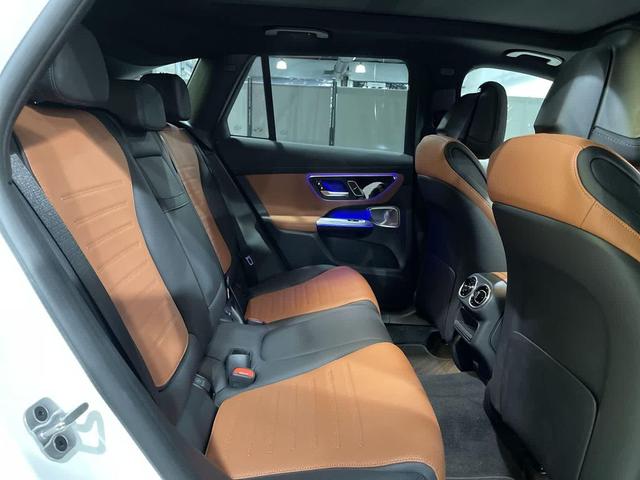 Photo of 2025 Polar White Mercedes-Benz GLC 350e