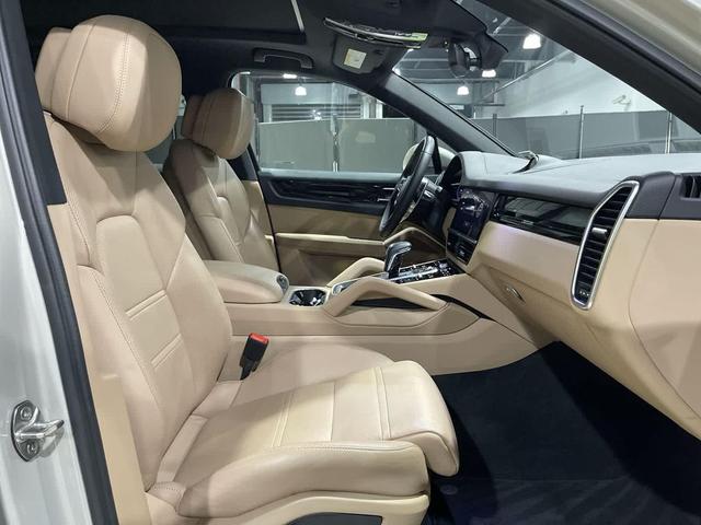 Photo of 2023 Beige Porsche Cayenne