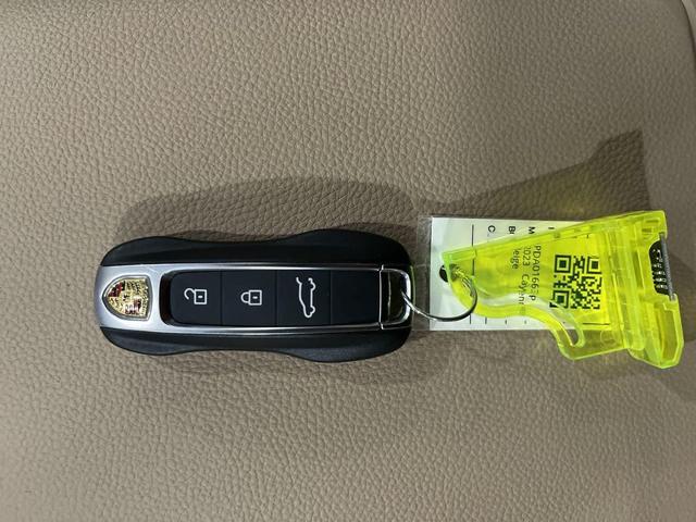 Photo of 2023 Beige Porsche Cayenne