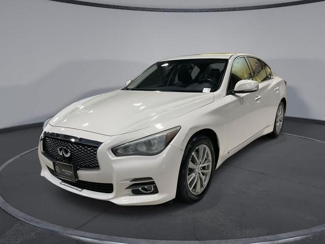 Photo of 2017 Pure White INFINITI Q50