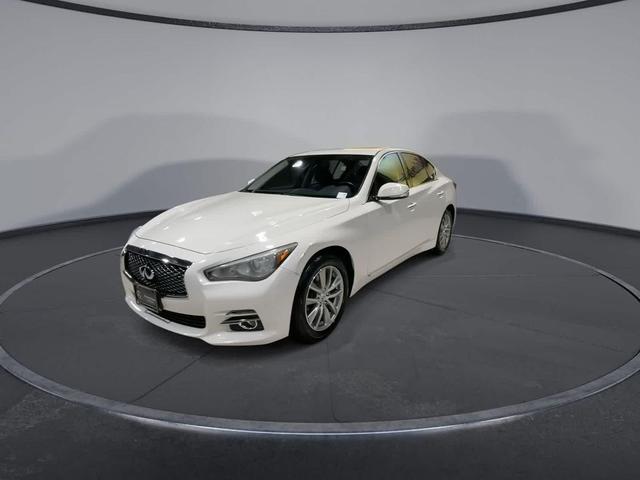 Photo of 2017 Pure White INFINITI Q50