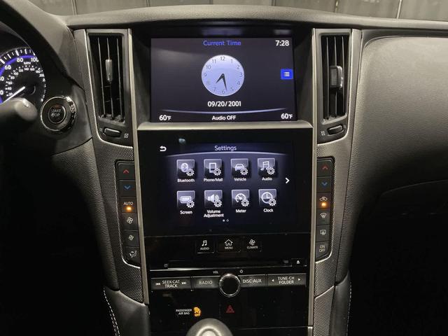 Photo of 2017 Pure White INFINITI Q50