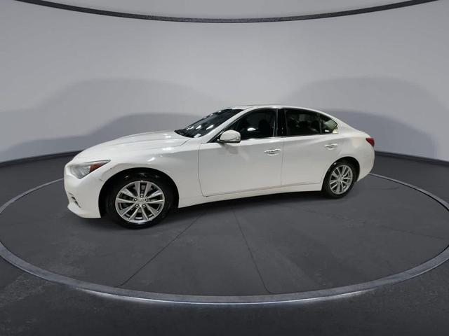Photo of 2017 Pure White INFINITI Q50