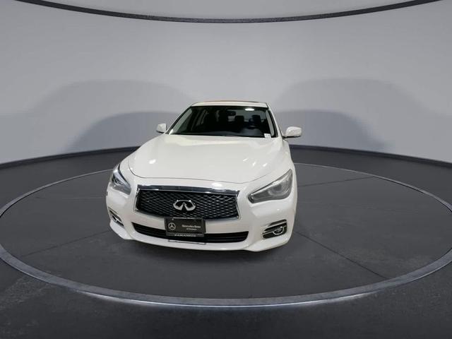 Photo of 2017 Pure White INFINITI Q50