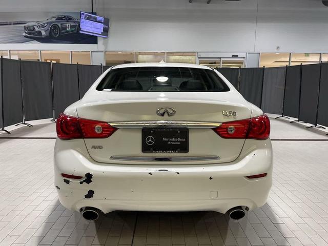 Photo of 2017 Pure White INFINITI Q50