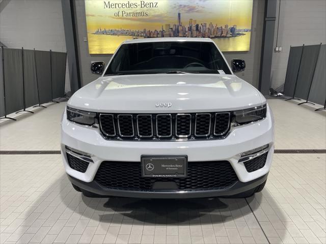 Photo of 2024 Bright White Clearcoat Jeep Grand Cherokee