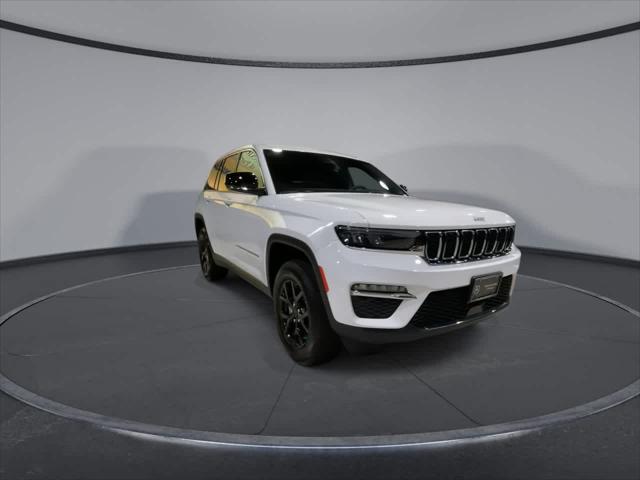 Photo of 2024 Bright White Clearcoat Jeep Grand Cherokee