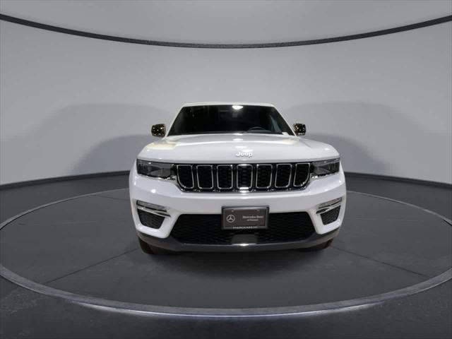 Photo of 2024 Bright White Clearcoat Jeep Grand Cherokee