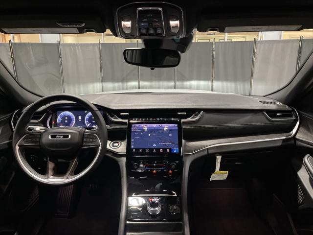 Photo of 2024 Bright White Clearcoat Jeep Grand Cherokee