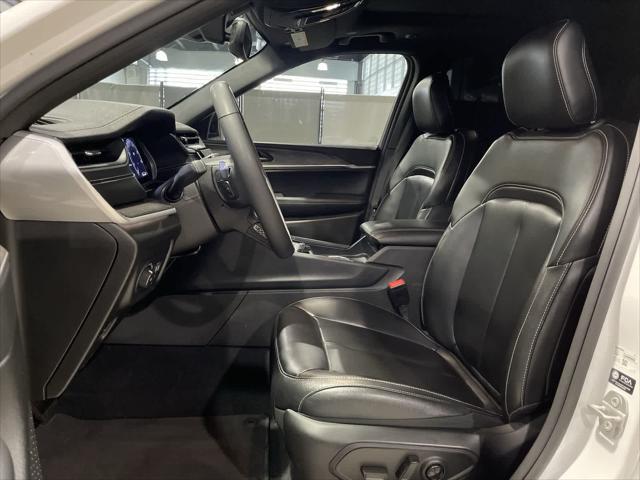 Photo of 2024 Bright White Clearcoat Jeep Grand Cherokee