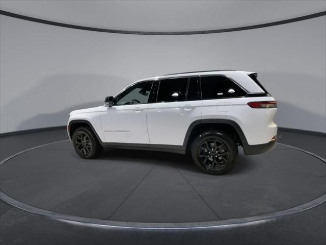Photo of 2024 Bright White Clearcoat Jeep Grand Cherokee