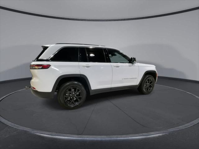 Photo of 2024 Bright White Clearcoat Jeep Grand Cherokee