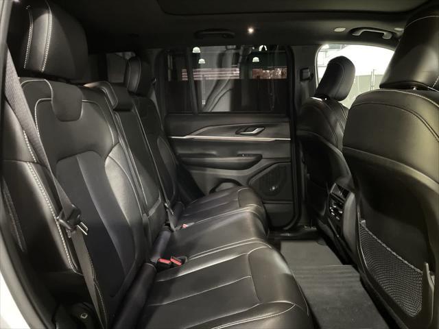 Photo of 2024 Bright White Clearcoat Jeep Grand Cherokee