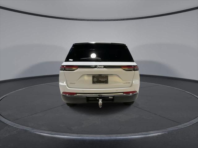 Photo of 2024 Bright White Clearcoat Jeep Grand Cherokee