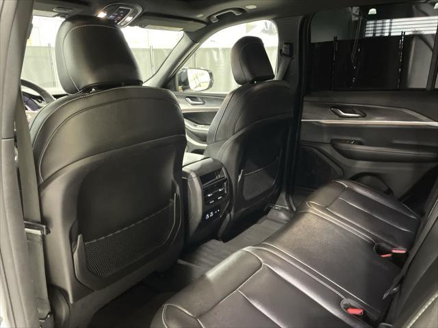 Photo of 2024 Bright White Clearcoat Jeep Grand Cherokee