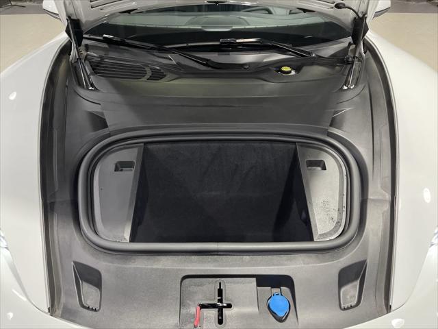 Photo of 2022 White Porsche Taycan