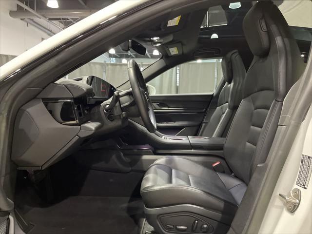 Photo of 2022 White Porsche Taycan