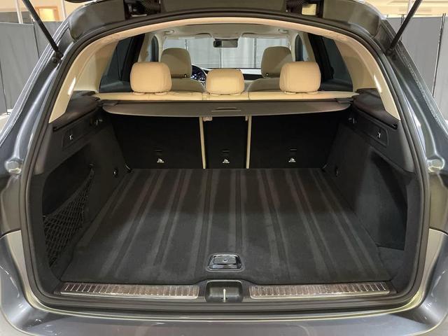 Photo of 2022 Gray Metallic Mercedes-Benz GLC 300