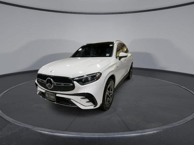 Photo of 2025 Polar White Mercedes-Benz GLC 350e
