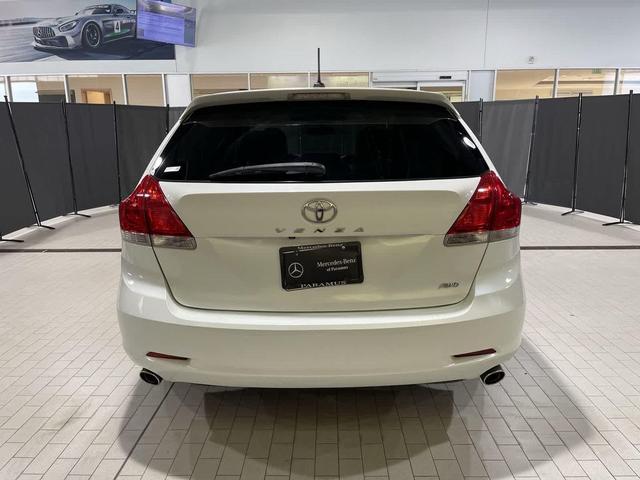 Photo of 2010 Blizzard Pearl Toyota Venza