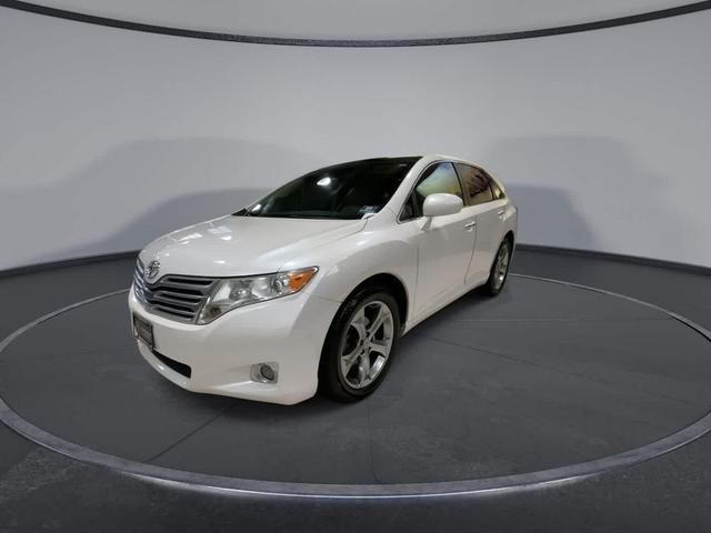 Photo of 2010 Blizzard Pearl Toyota Venza
