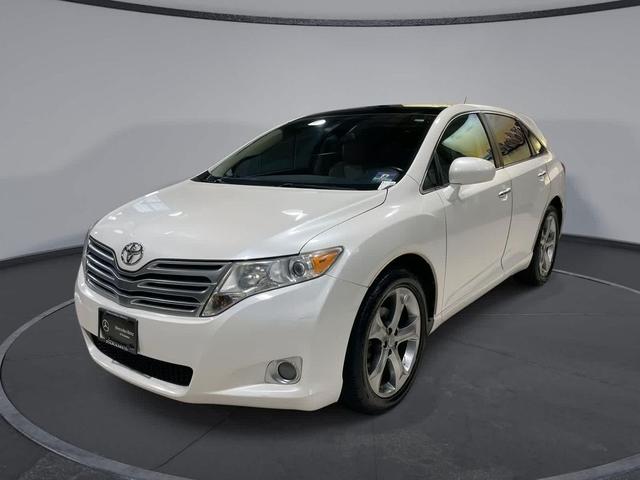 Photo of 2010 Blizzard Pearl Toyota Venza
