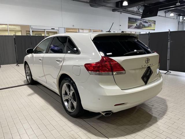Photo of 2010 Blizzard Pearl Toyota Venza