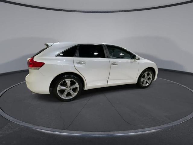 Photo of 2010 Blizzard Pearl Toyota Venza