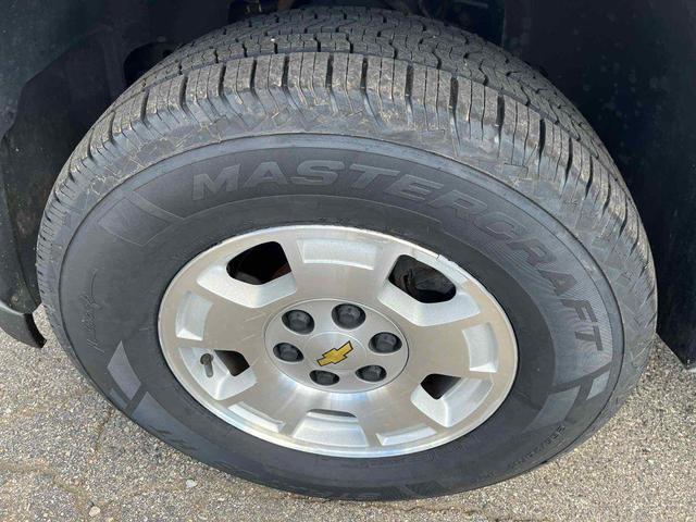 Photo of 2014 Silver Ice Metallic Chevrolet Tahoe