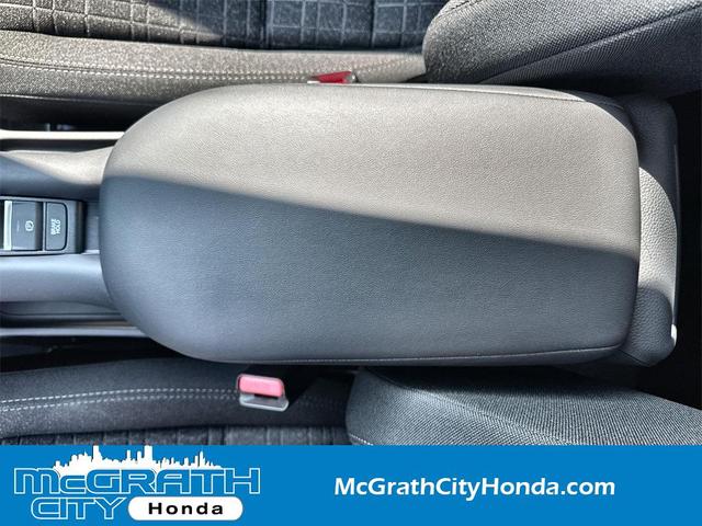 Photo of 2025 Platinum White Pearl Honda HR-V