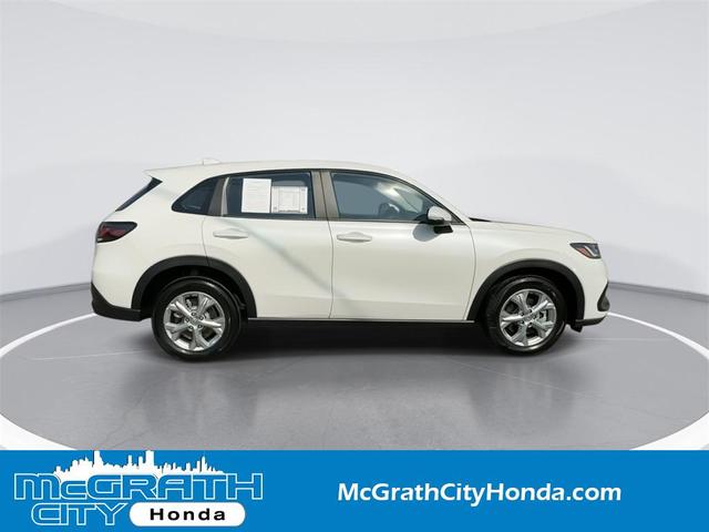 Photo of 2025 Platinum White Pearl Honda HR-V
